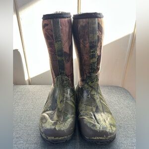BOGS Real Tree Camo Rain/Snow Boots - SZ 2
